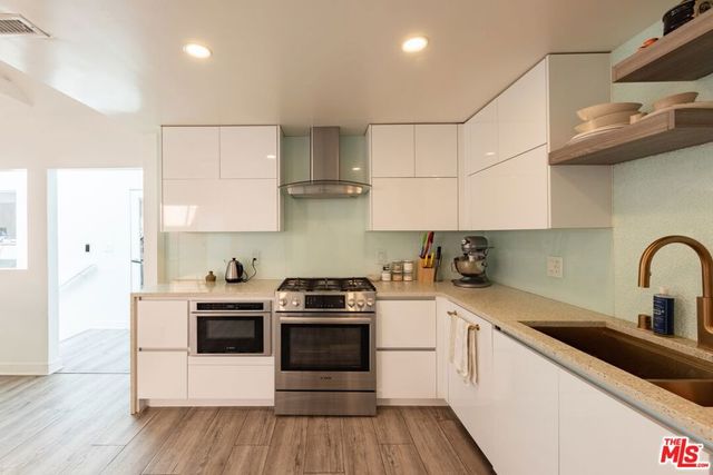 6835 Pacific View Drive, Los Angeles, CA 90068