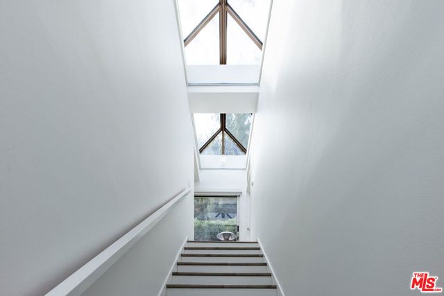 6835 Pacific View Drive, Los Angeles, CA 90068