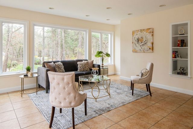 18 Saddle Ridge Rd, Dover, MA 02030