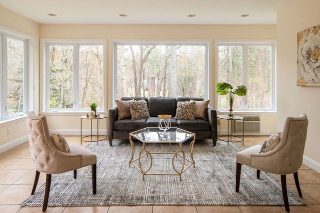 18 Saddle Ridge Rd, Dover, MA 02030