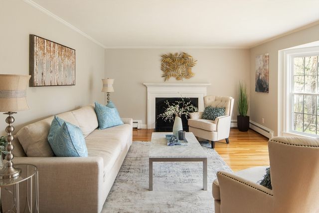 18 Saddle Ridge Rd, Dover, MA 02030
