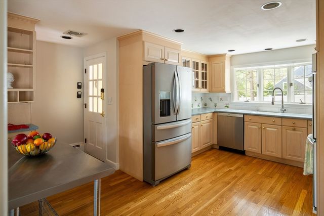 18 Saddle Ridge Rd, Dover, MA 02030