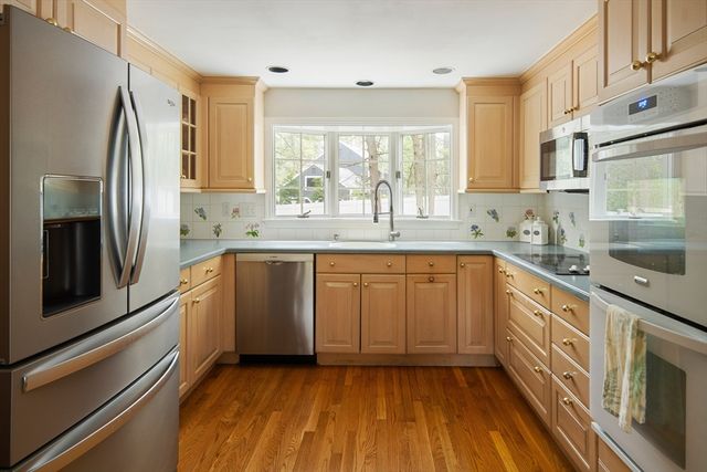 18 Saddle Ridge Rd, Dover, MA 02030