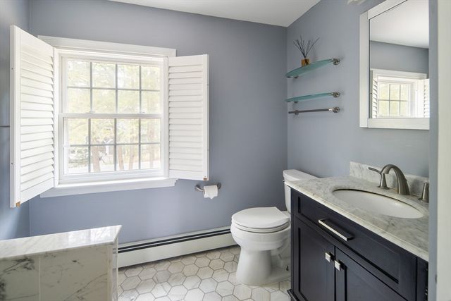 18 Saddle Ridge Rd, Dover, MA 02030