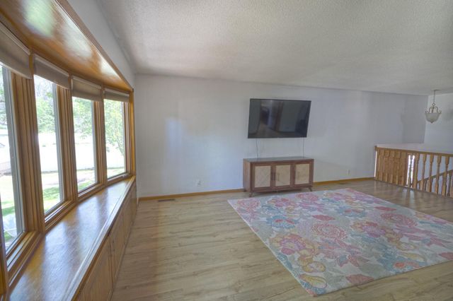2912 9th Avenue, Anoka, MN 55303