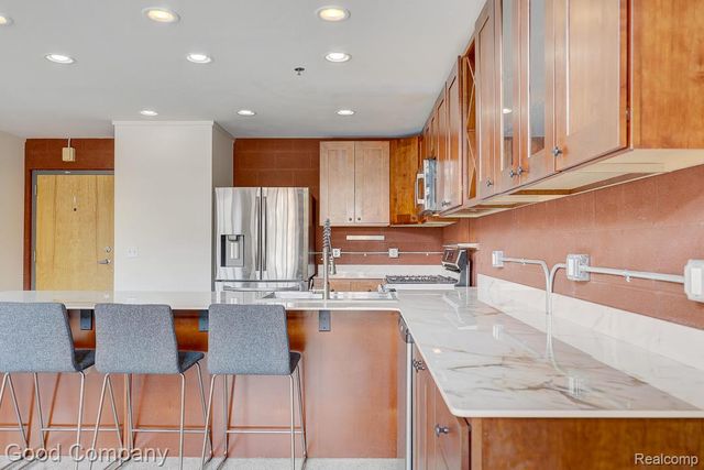 98 N Gratiot Avenue, Mt. Clemens, MI 48043