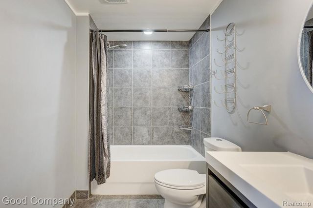 98 N Gratiot Avenue, Mt. Clemens, MI 48043