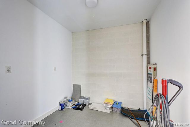 98 N Gratiot Avenue, Mt. Clemens, MI 48043