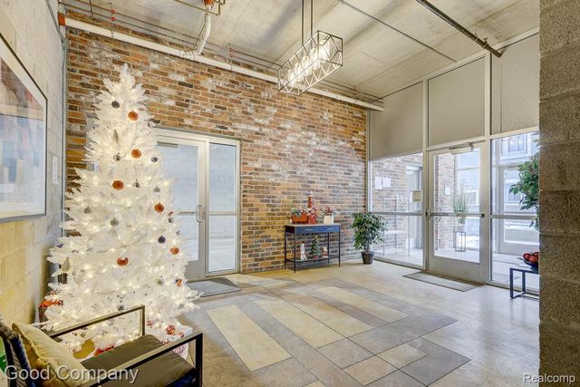 98 N Gratiot Avenue, Mt. Clemens, MI 48043