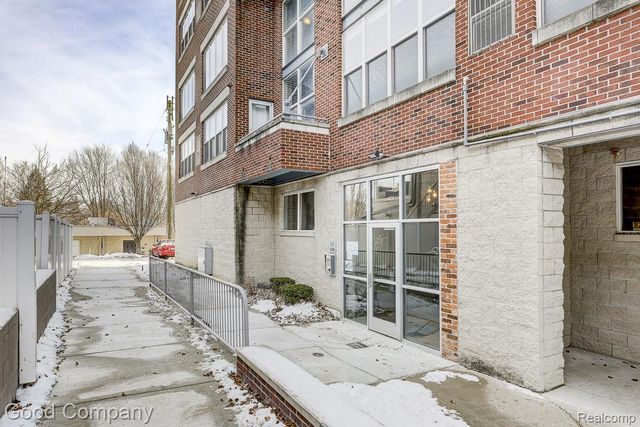 98 N Gratiot Avenue, Mt. Clemens, MI 48043