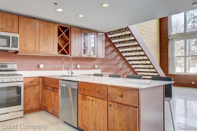 98 N Gratiot Avenue, Mt. Clemens, MI 48043