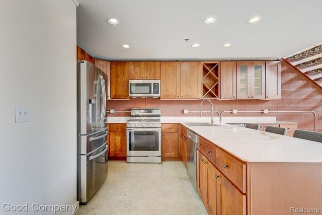 98 N Gratiot Avenue, Mt. Clemens, MI 48043