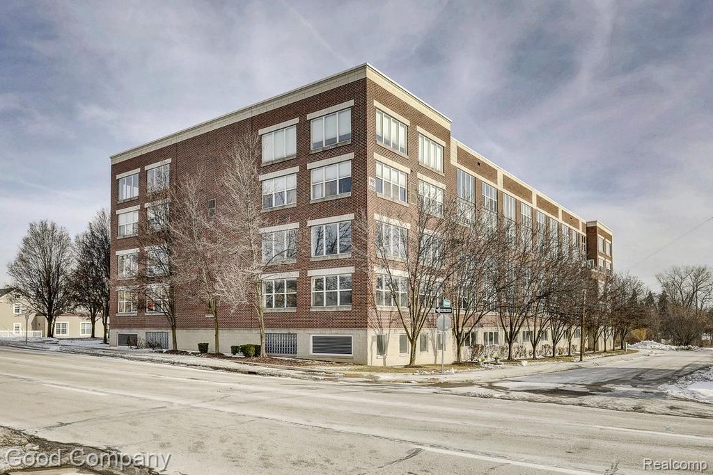 98 N Gratiot Avenue, Mt. Clemens, MI 48043