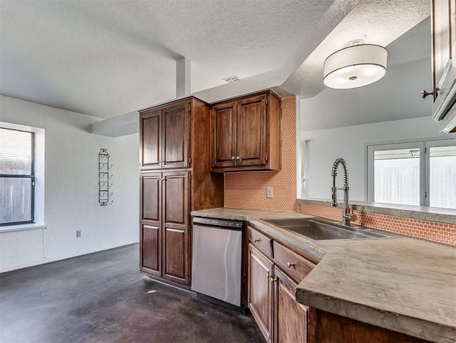 1621 Park View Place, Edmond, OK 73003