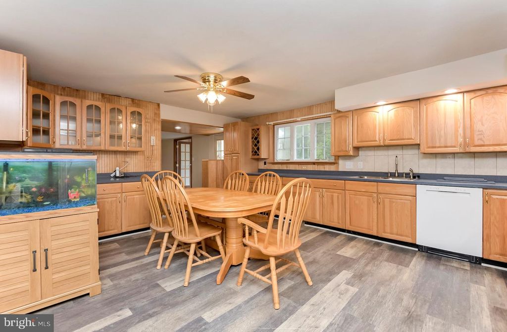 213 UNION ST, FIELDSBORO, NJ 08505 — photo 2