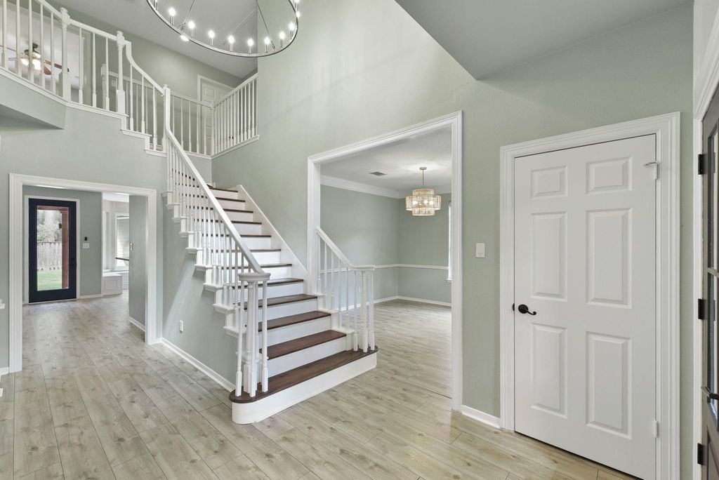 31 Treescape Circle, The Woodlands, TX 77381