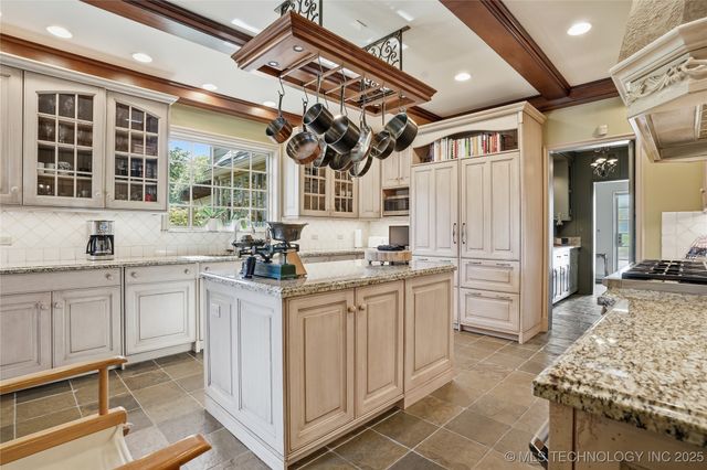 3132 COLUMBIA CIR Circle, Tulsa, OK 74105