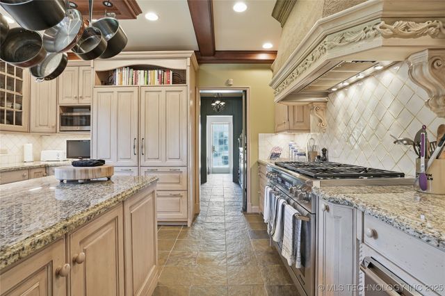 3132 COLUMBIA CIR Circle, Tulsa, OK 74105