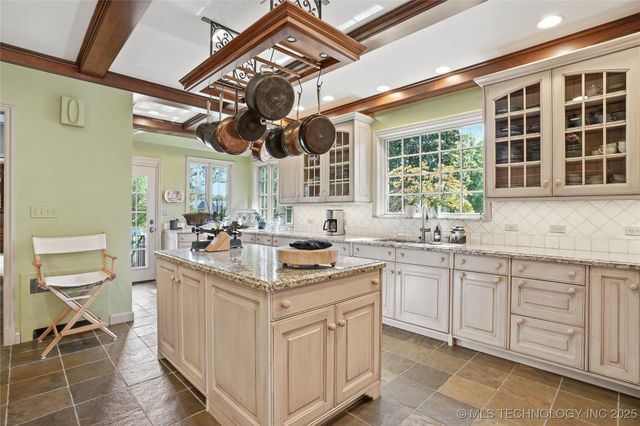 3132 COLUMBIA CIR Circle, Tulsa, OK 74105