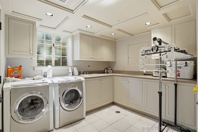 3132 COLUMBIA CIR Circle, Tulsa, OK 74105