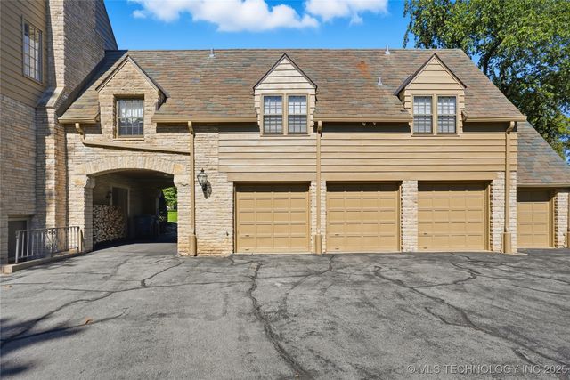 3132 COLUMBIA CIR Circle, Tulsa, OK 74105