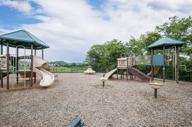 1581 Brockton Ln, Nashville, TN 37221