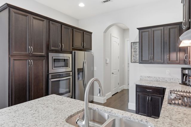 1581 Brockton Ln, Nashville, TN 37221