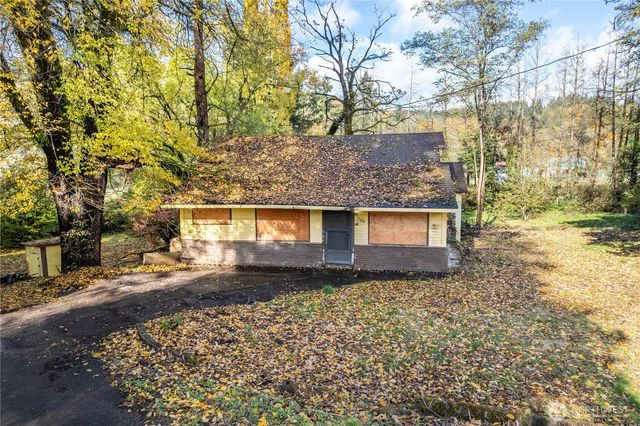 2104 Delameter Road, Castle Rock, WA 98611