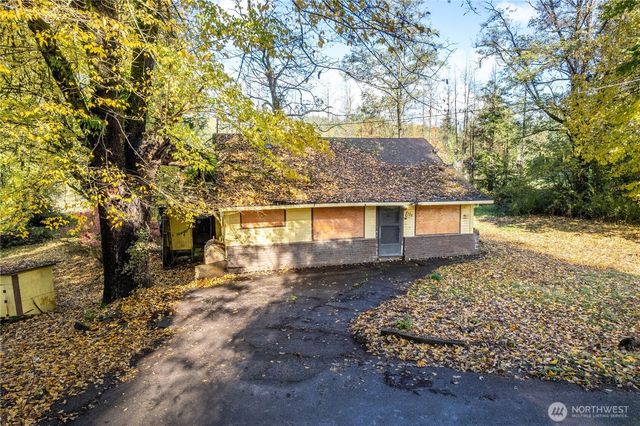 2104 Delameter Road, Castle Rock, WA 98611