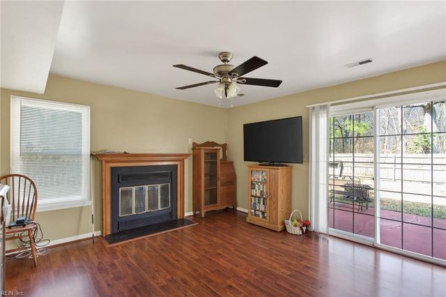 222 Susan Newton LN, Yorktown, VA 23693