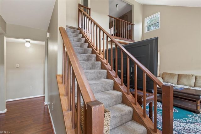 222 Susan Newton LN, Yorktown, VA 23693