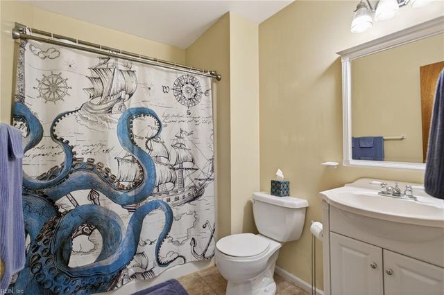 222 Susan Newton LN, Yorktown, VA 23693