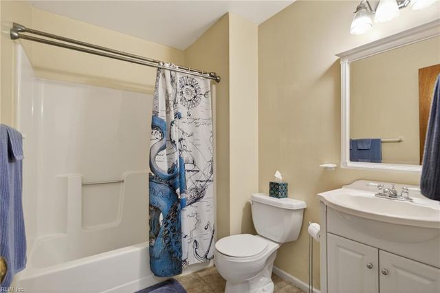 222 Susan Newton LN, Yorktown, VA 23693