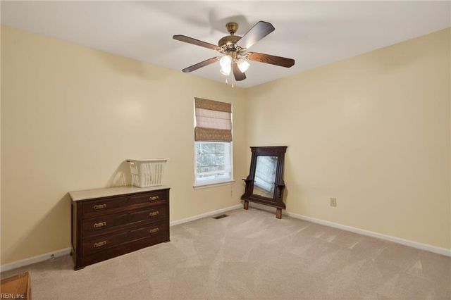 222 Susan Newton LN, Yorktown, VA 23693