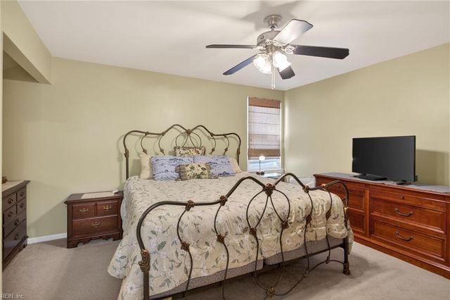 222 Susan Newton LN, Yorktown, VA 23693