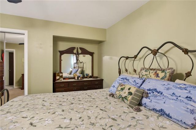 222 Susan Newton LN, Yorktown, VA 23693