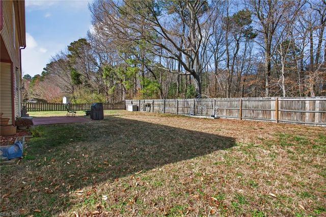 222 Susan Newton LN, Yorktown, VA 23693