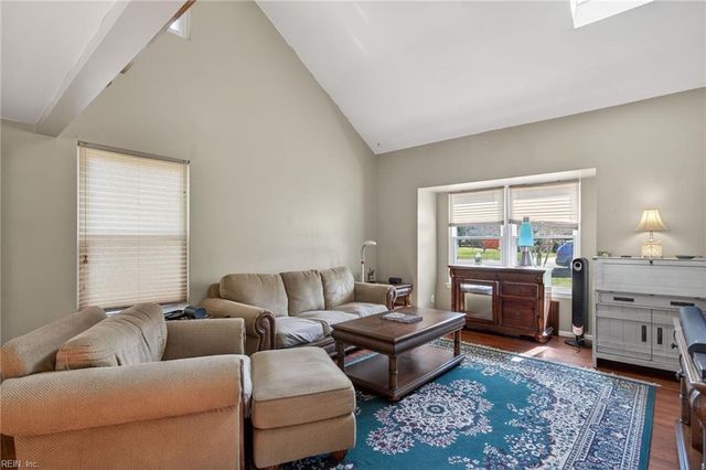 222 Susan Newton LN, Yorktown, VA 23693