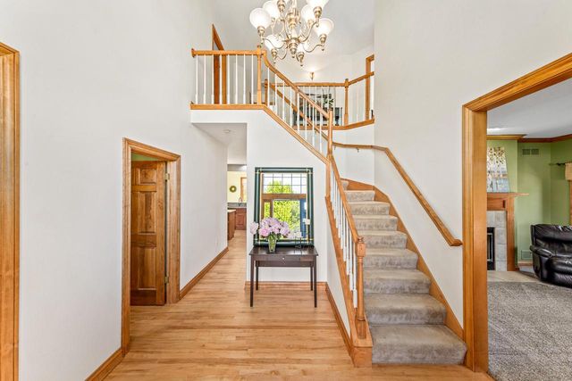 N29W26152 Coachman DRIVE, Pewaukee, WI 53072