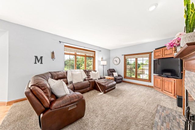 N29W26152 Coachman DRIVE, Pewaukee, WI 53072