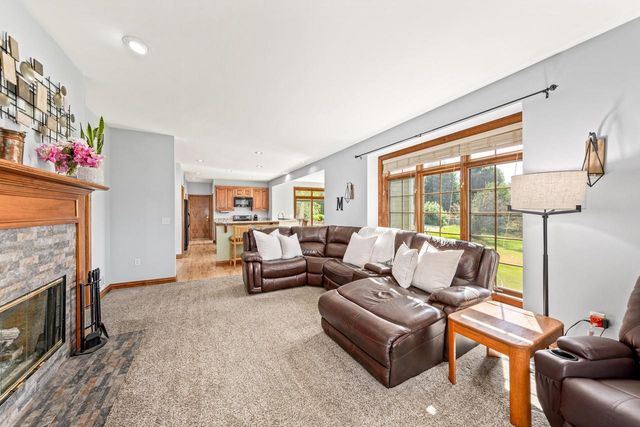 N29W26152 Coachman DRIVE, Pewaukee, WI 53072