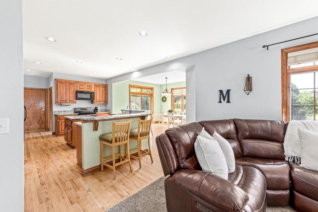N29W26152 Coachman DRIVE, Pewaukee, WI 53072