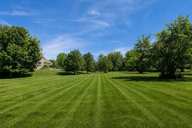 N29W26152 Coachman DRIVE, Pewaukee, WI 53072