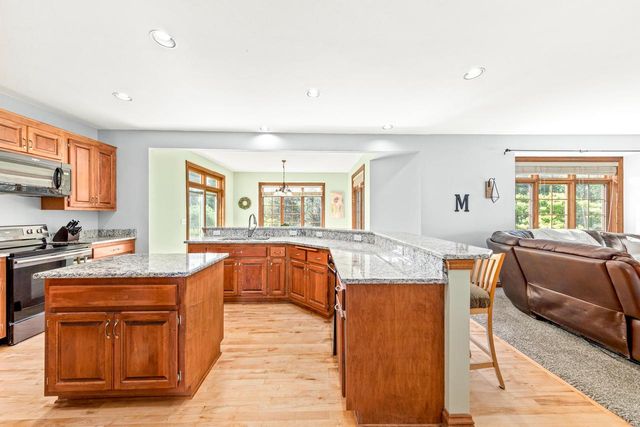 N29W26152 Coachman DRIVE, Pewaukee, WI 53072