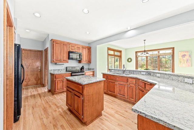 N29W26152 Coachman DRIVE, Pewaukee, WI 53072