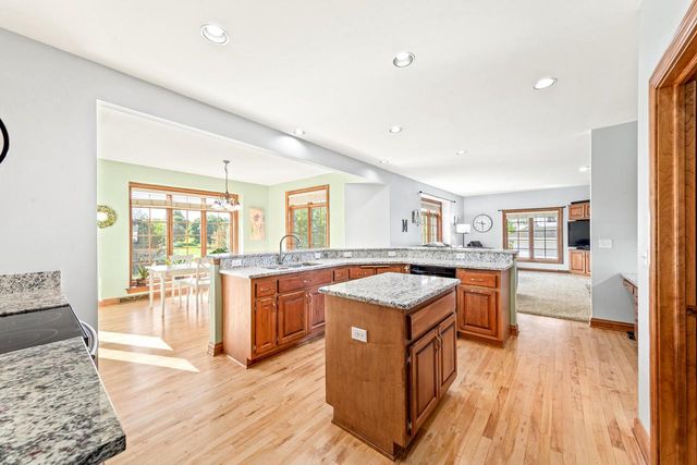 N29W26152 Coachman DRIVE, Pewaukee, WI 53072