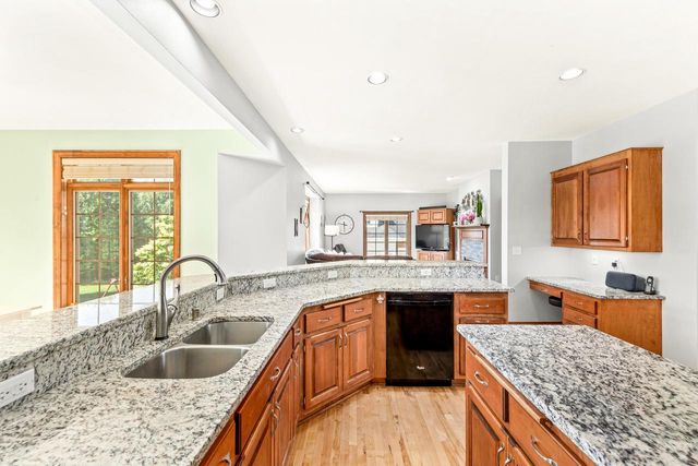 N29W26152 Coachman DRIVE, Pewaukee, WI 53072