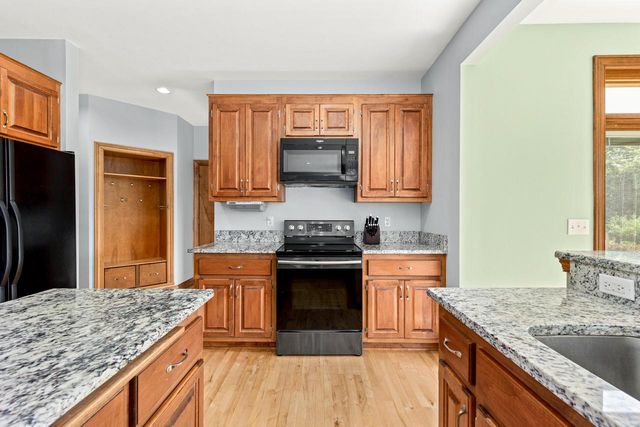 N29W26152 Coachman DRIVE, Pewaukee, WI 53072