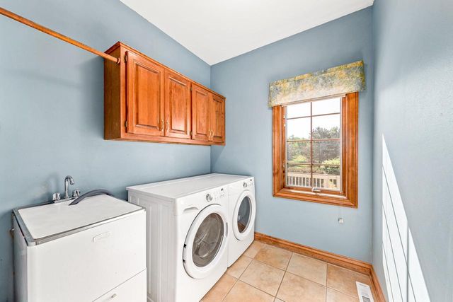N29W26152 Coachman DRIVE, Pewaukee, WI 53072