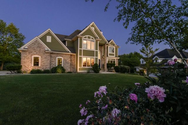 N29W26152 Coachman DRIVE, Pewaukee, WI 53072